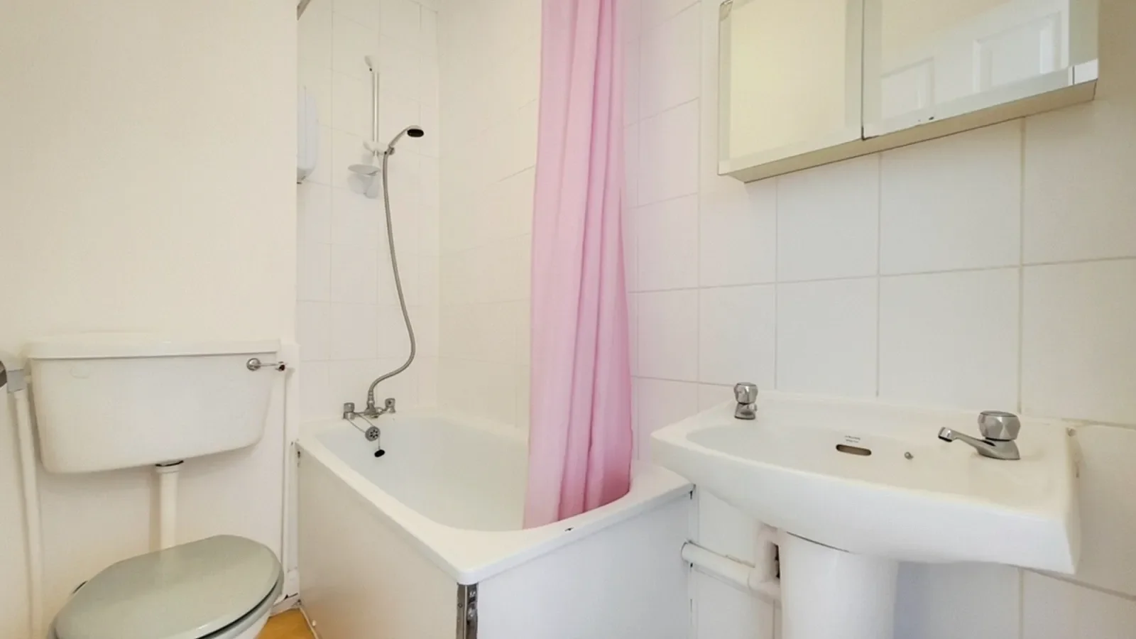 Flat Crayford Road in Greater London
