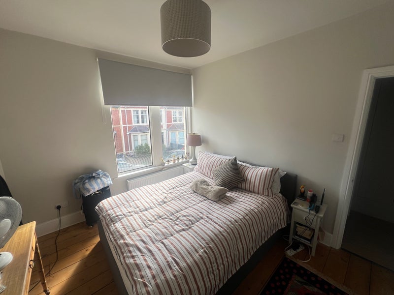 Room Falmouth Road in Bristol