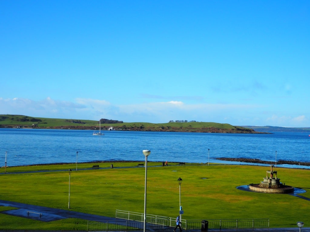 Flat Kelburn Court in Largs