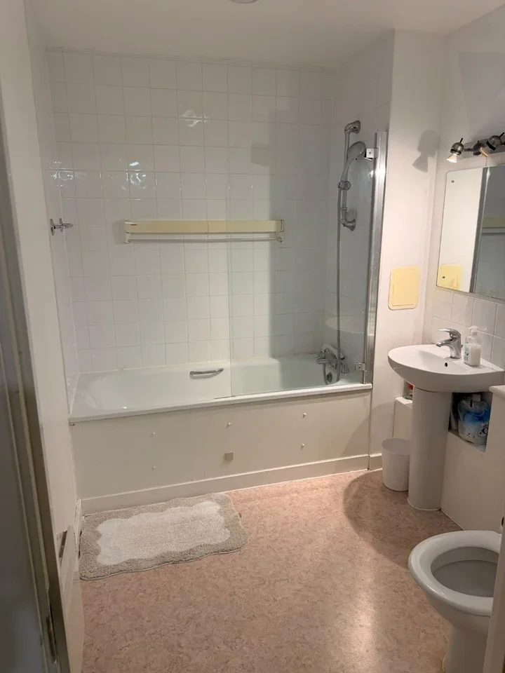Room South Mayne in Basildon