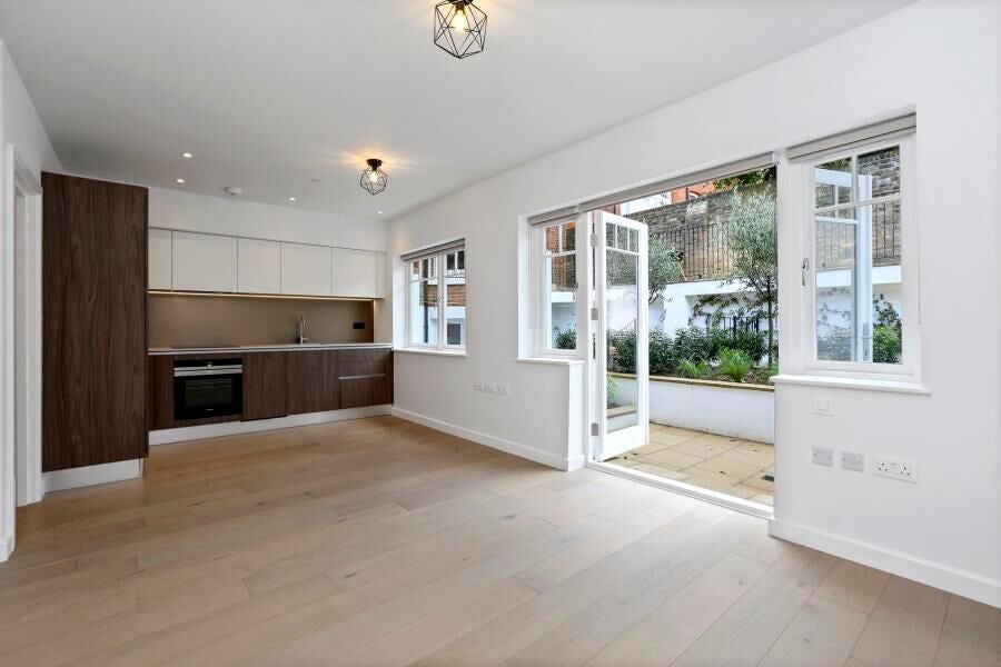 Flat Compayne Gardens in Greater London