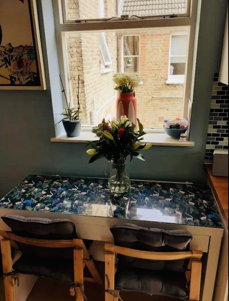 Flat Robinson Road in Greater London