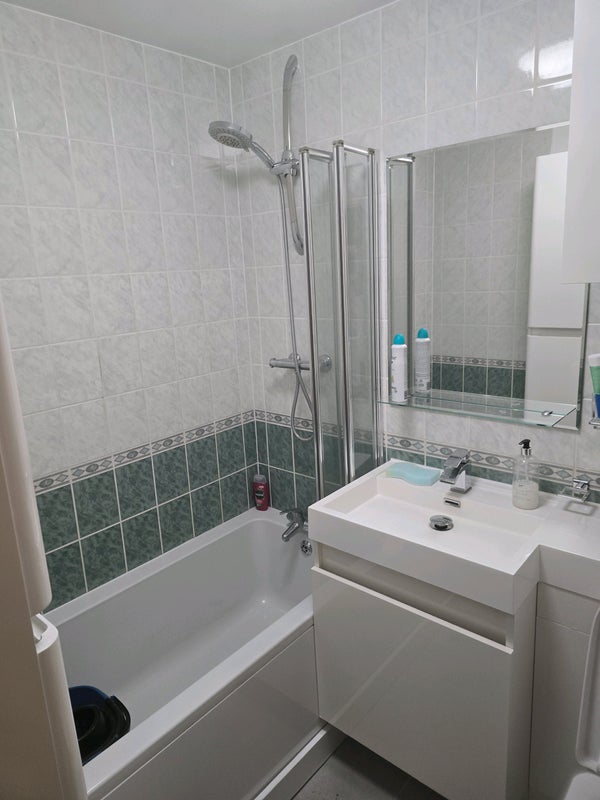 Room Edgecote Close in Greater London