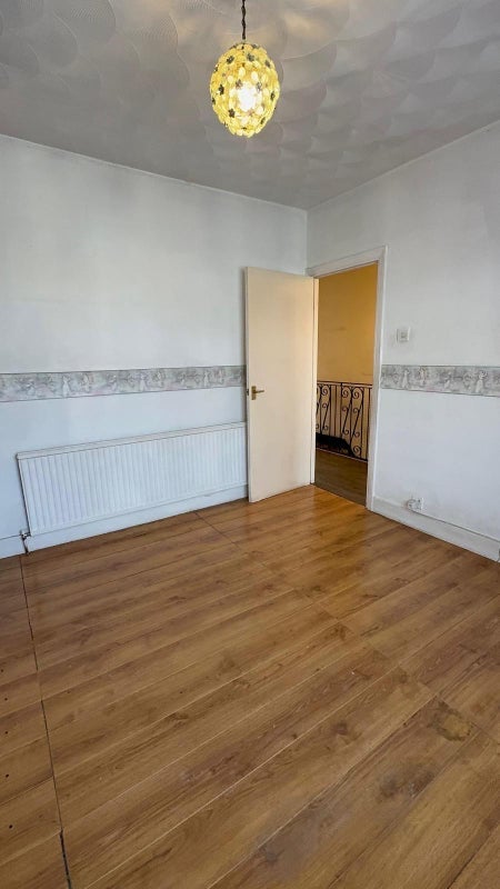 Room Charlemont Road in Greater London
