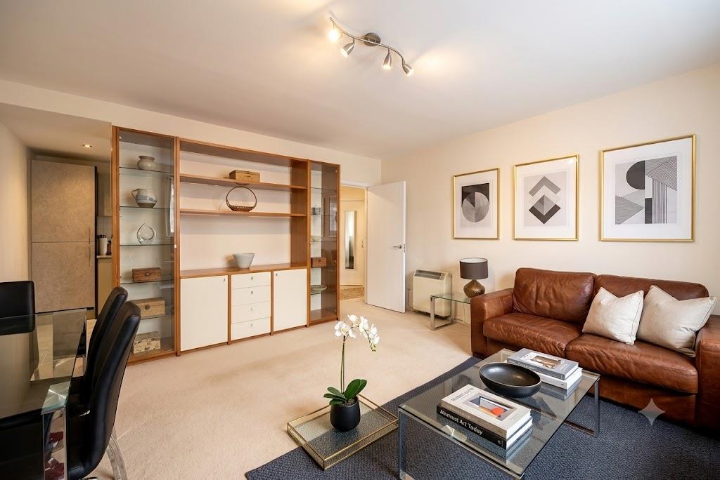 Flat Cromwell Road in Greater London