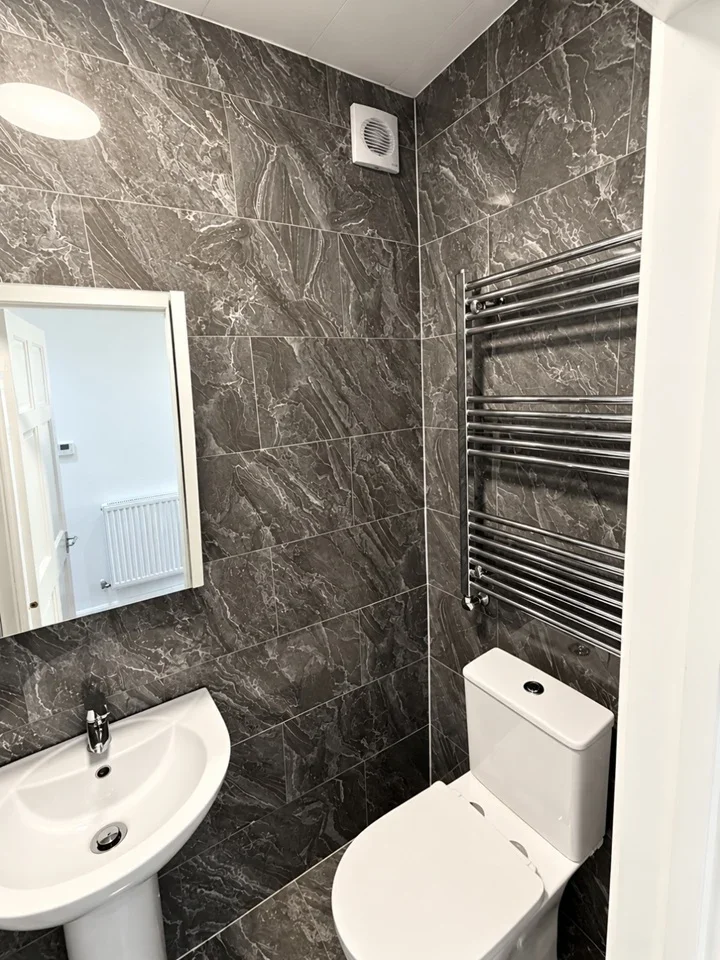 Flat Ellerdine Road in Greater London