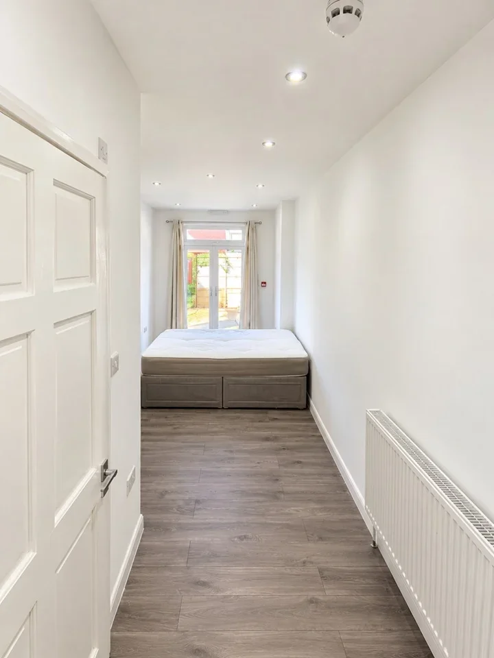 Flat Ellerdine Road in Greater London