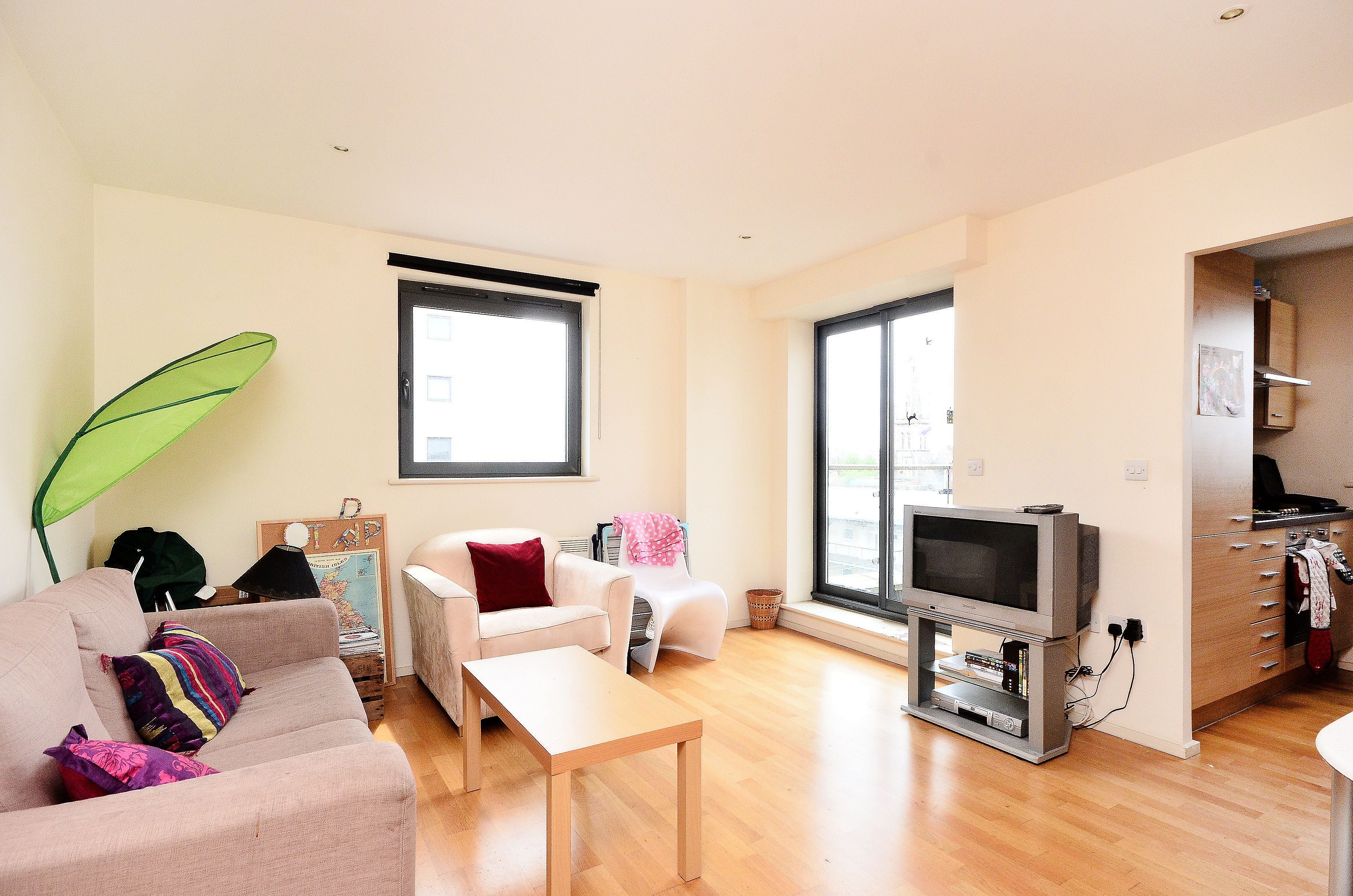 Flat Devonport Street in Greater London