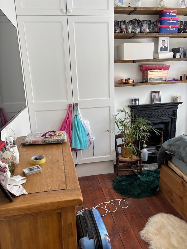 Room McLeod Road in Greater London