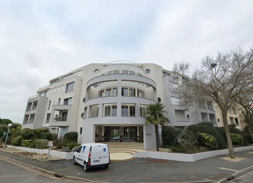 Flat Avenue du Maréchal Juin in La Rochelle