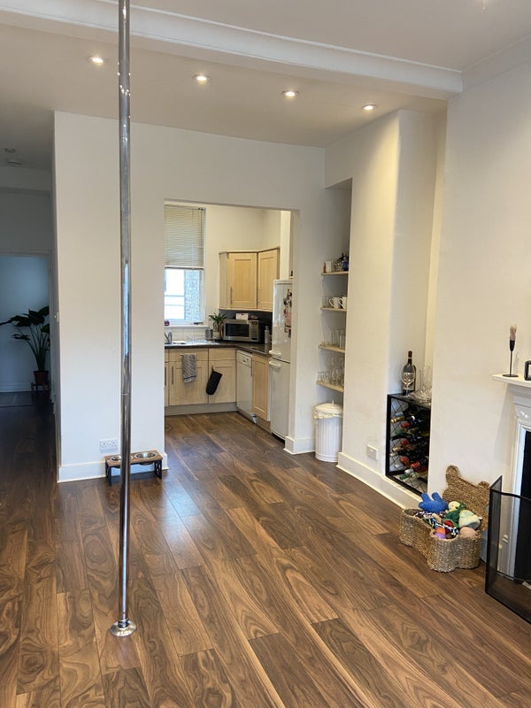 Room Wandsworth High Street in Greater London