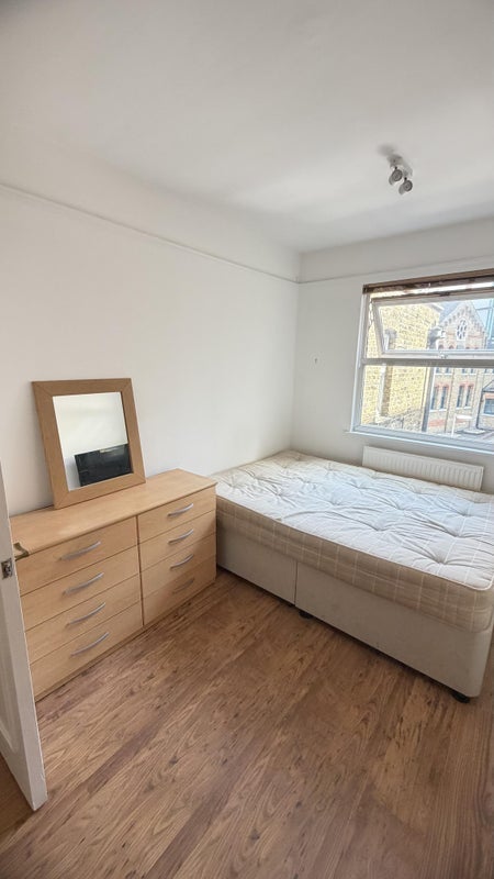 Room Wandsworth High Street in Greater London