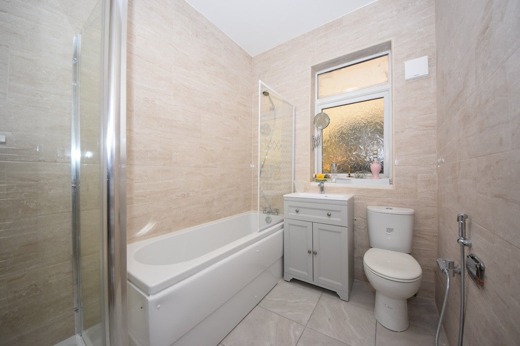 House Castleview Gardens in Greater London