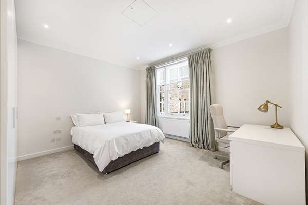 Flat Brompton Road in Greater London