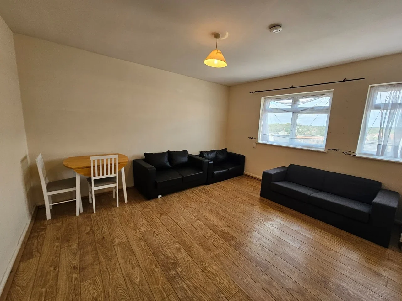 Flat Imperial Drive in Greater London