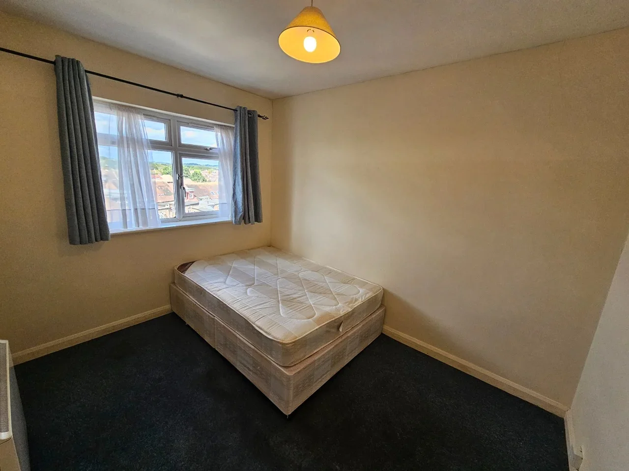 Flat Imperial Drive in Greater London