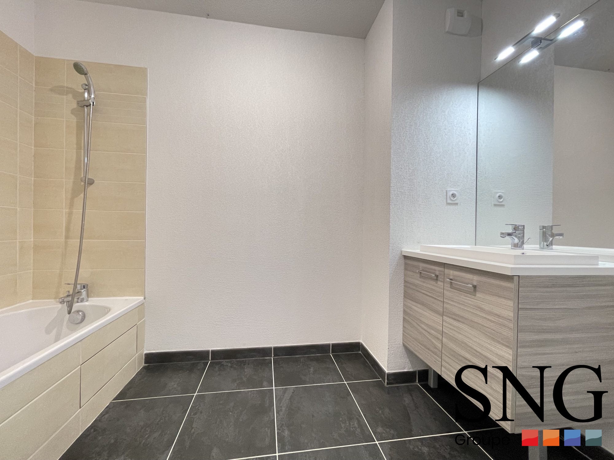 Flat Route de Narbonne in Auzeville-Tolosane