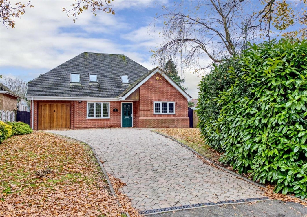 House Wrottesley Road West in Wolverhampton