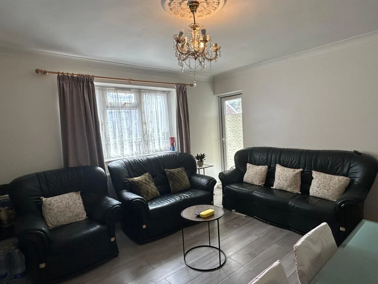 Flat Suffolk Court in Greater London