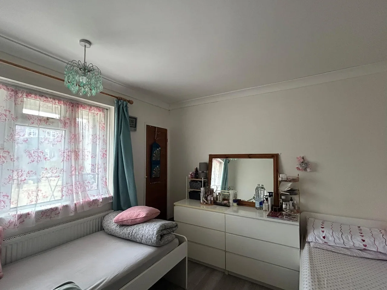 Flat Suffolk Court in Greater London