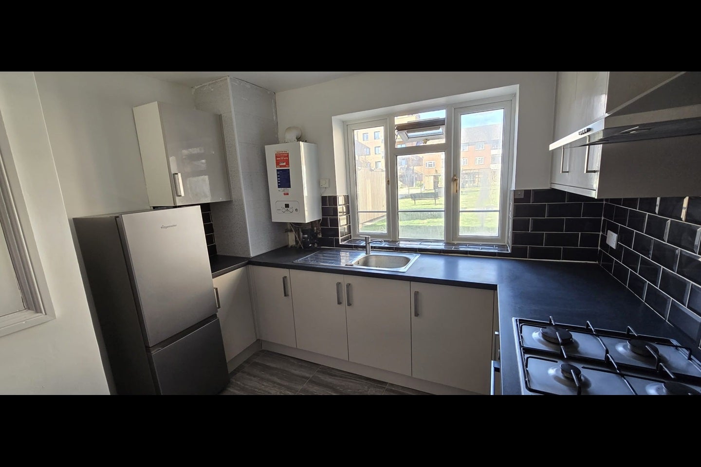 Flat Suffolk Court in Greater London