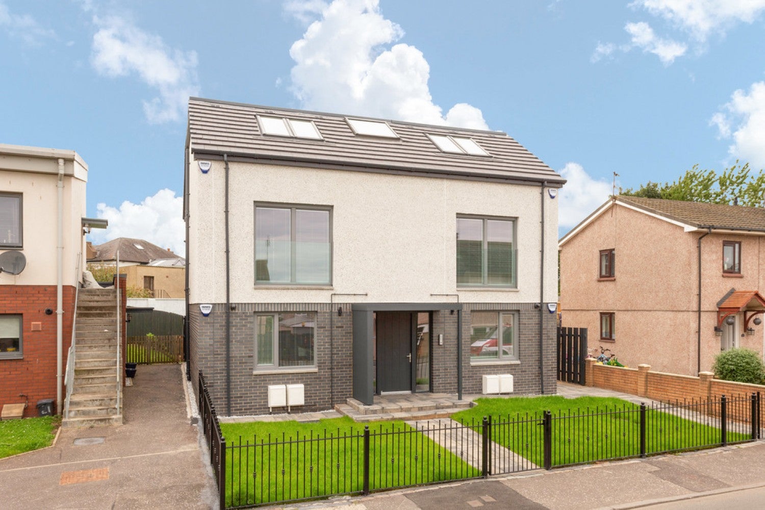 Flat Burdiehouse Terrace in City of Edinburgh