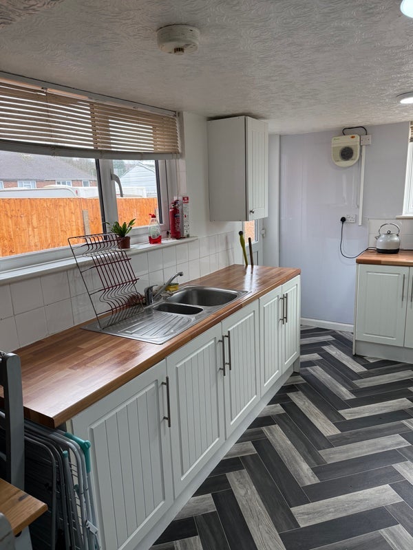 Room Highbridge Road in Dudley