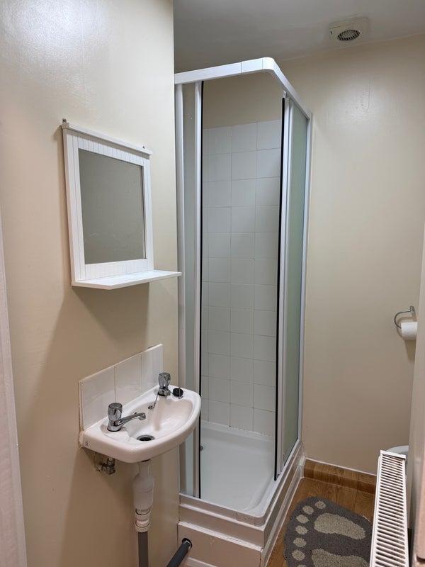 Room Highbridge Road in Dudley