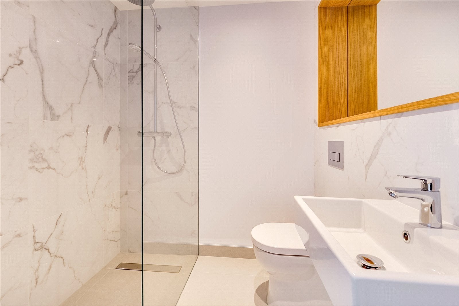 Flat Lillie Road in Greater London