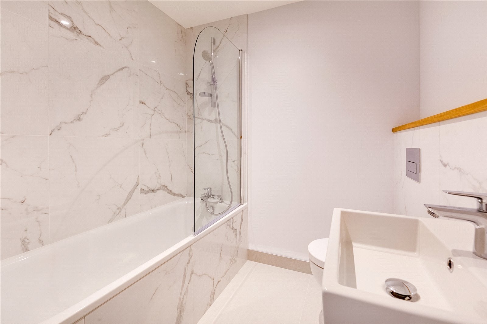Flat Lillie Road in Greater London