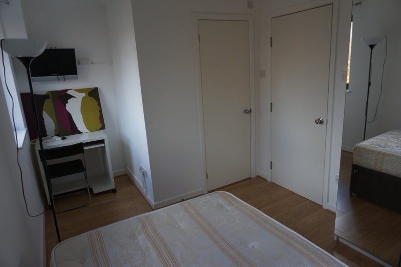 Room Grosvenor Wharf Road in Greater London