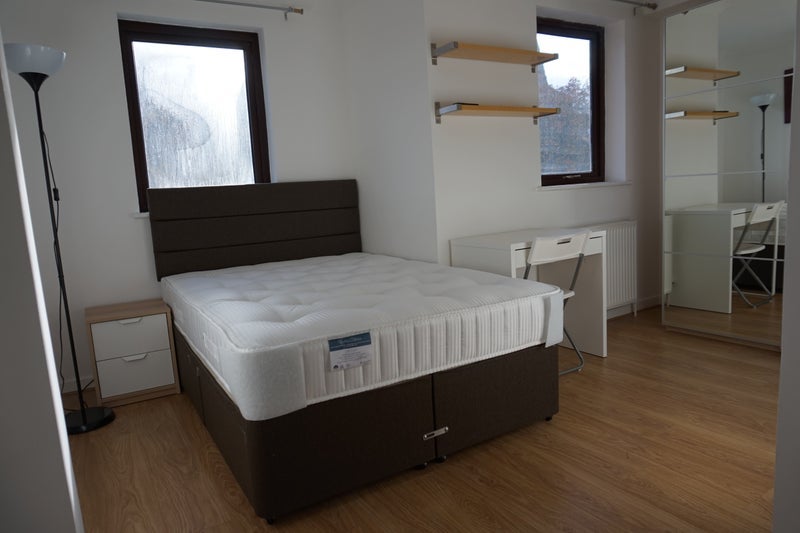 Room Grosvenor Wharf Road in Greater London