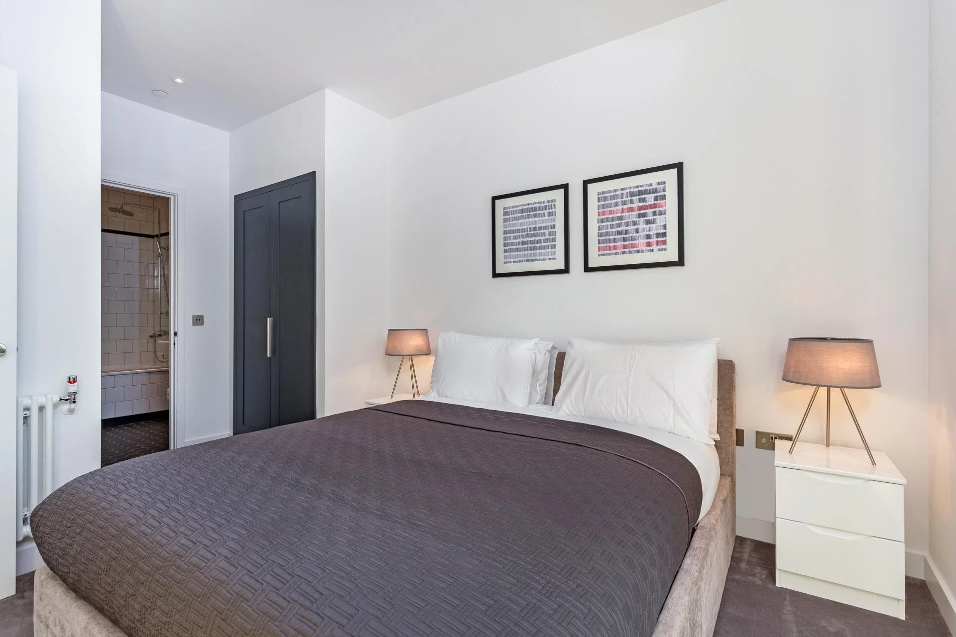 Flat Botanic Square in Greater London