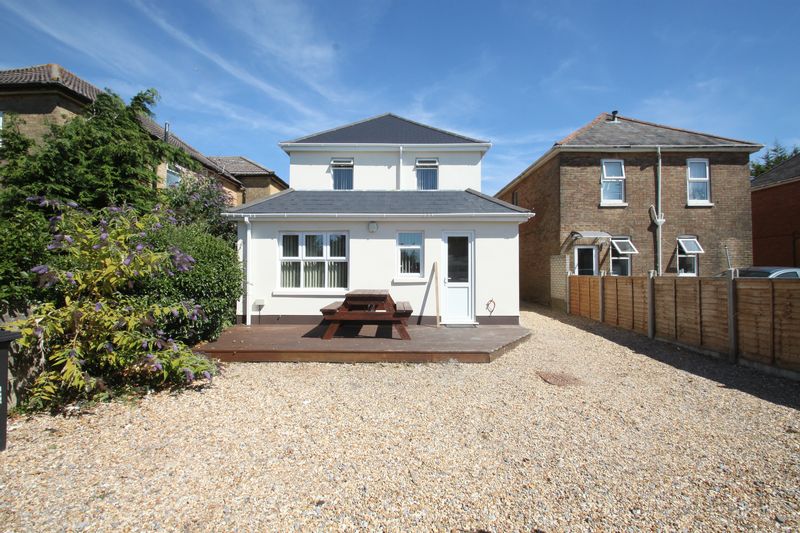 Flat Wallisdown Road in Poole