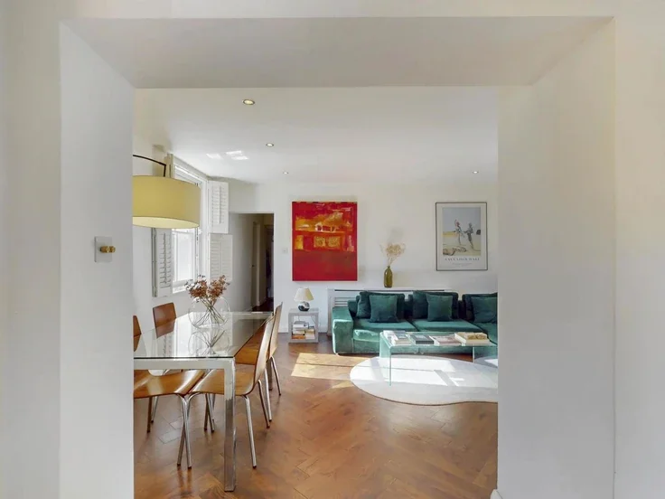 Flat Shepperton Road in Greater London