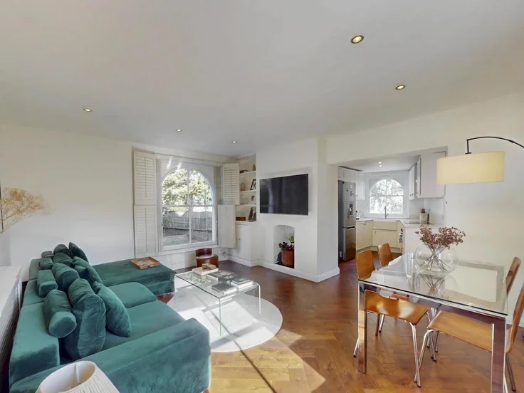Flat Shepperton Road in Greater London