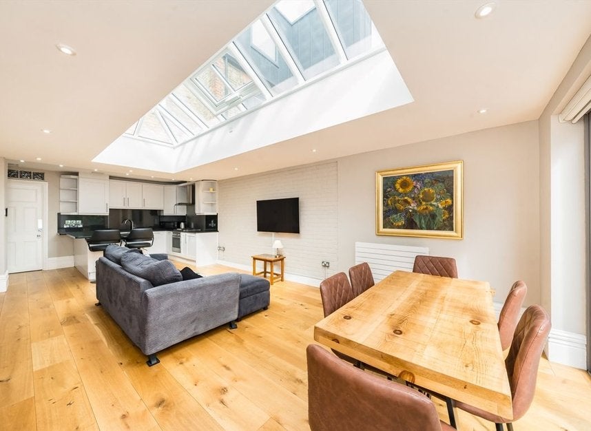 Flat Roehampton Lane in Greater London