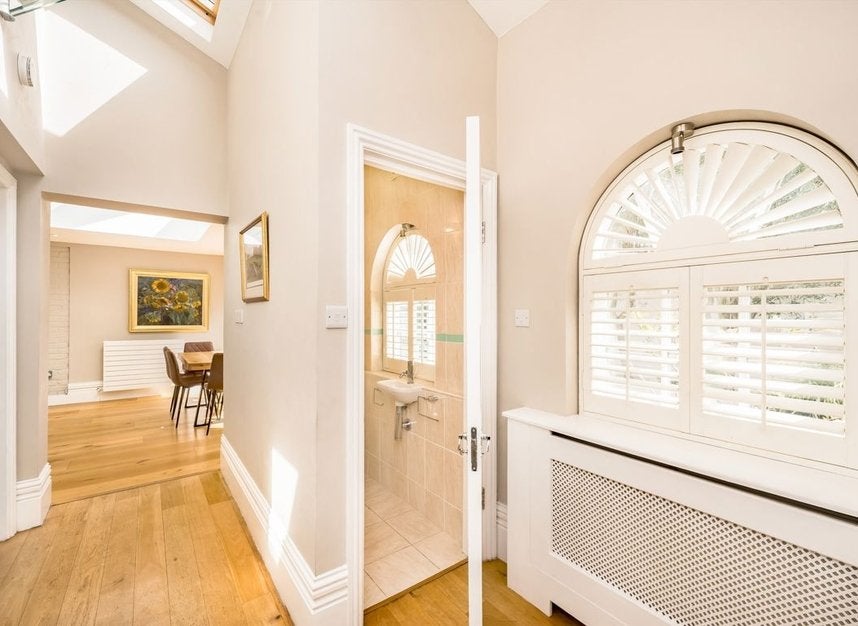 Flat Roehampton Lane in Greater London