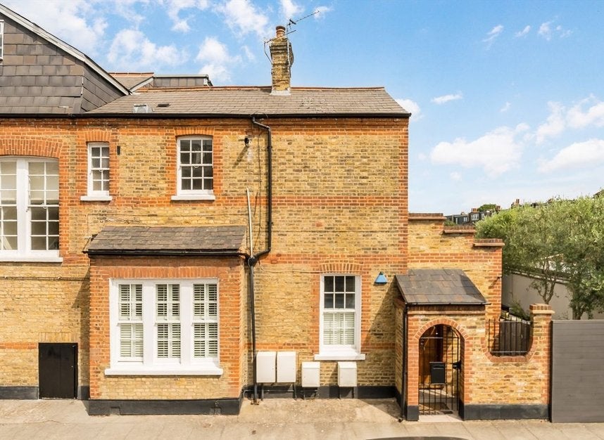 Flat Roehampton Lane in Greater London