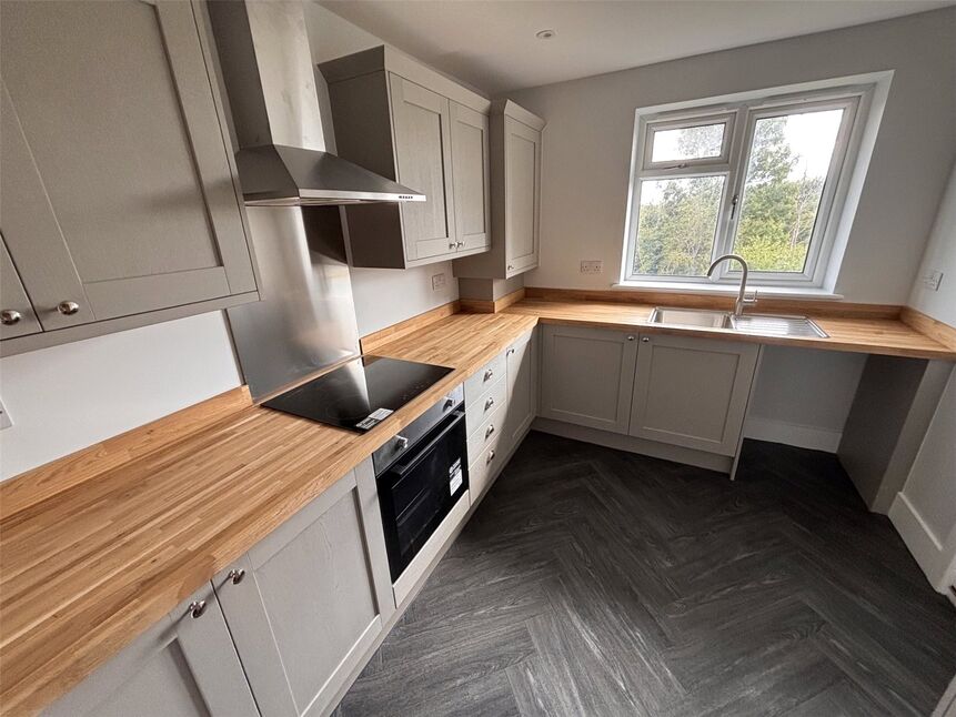 Flat Fearnville Road in Leeds