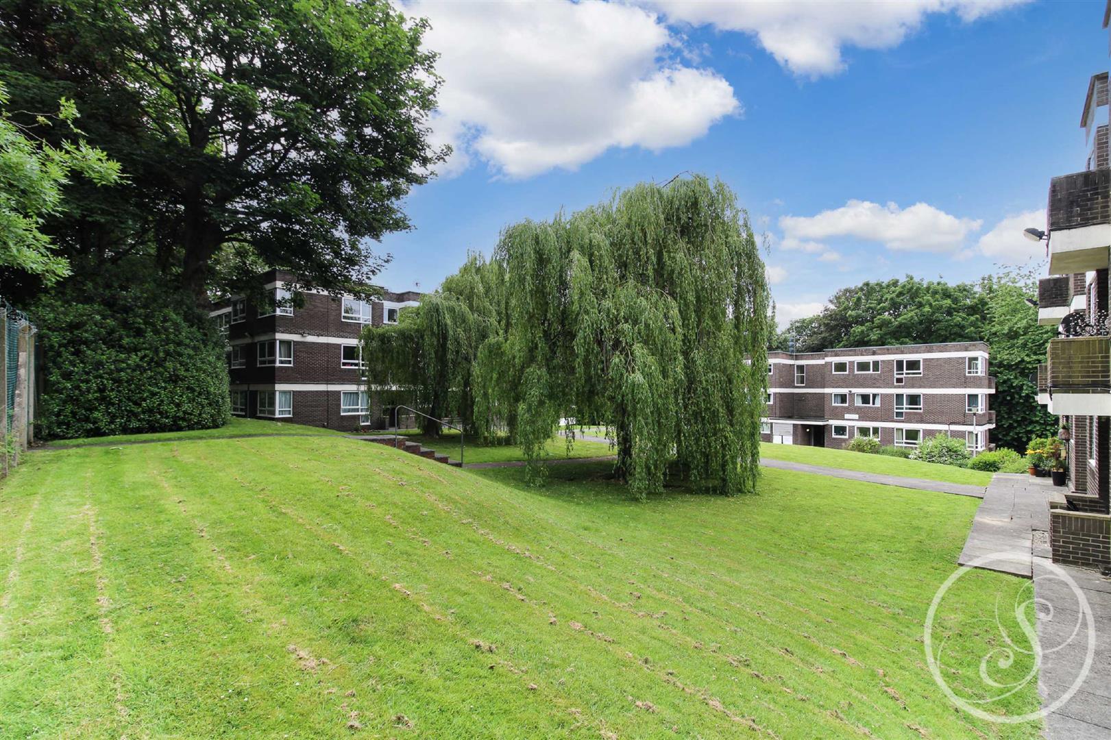 Flat Newton Garth in Leeds