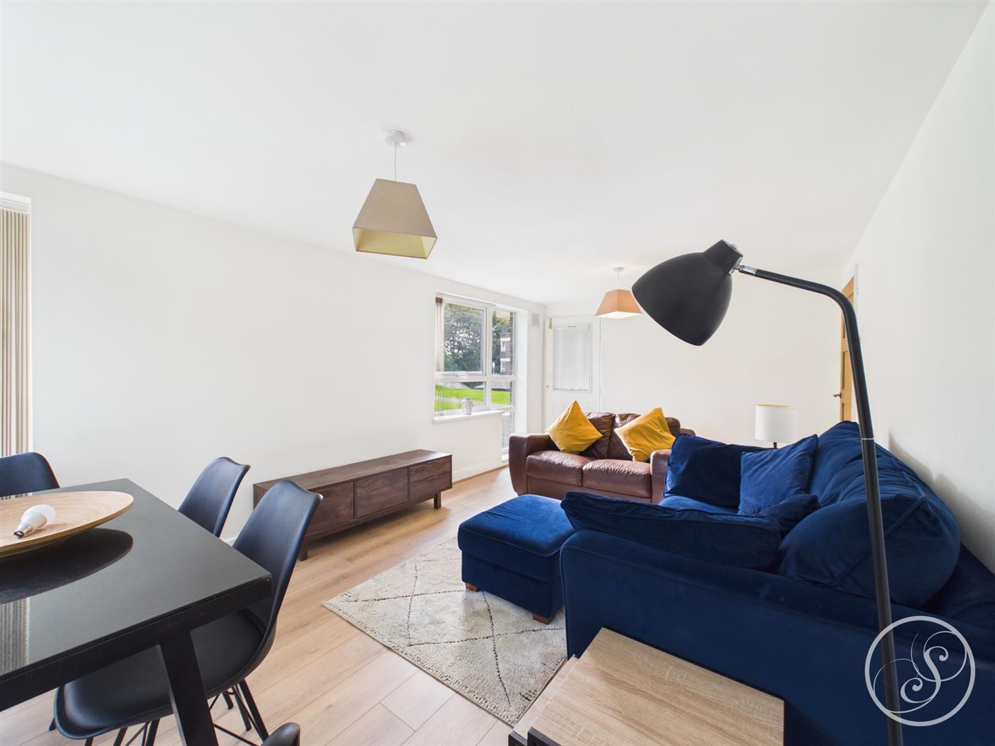 Flat Newton Garth in Leeds