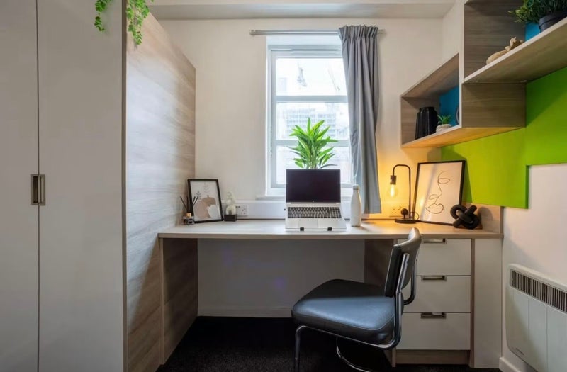 Room Lower Chatham Street in Manchester