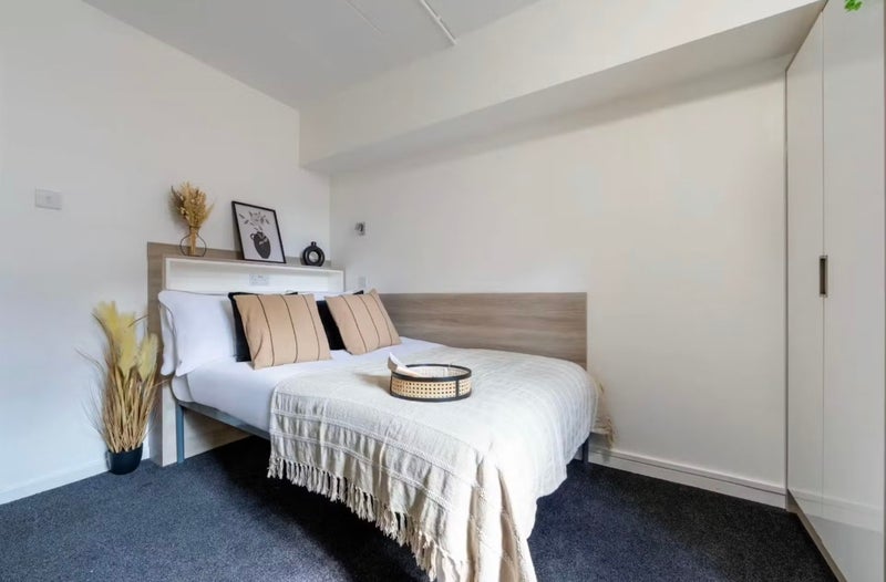 Room Lower Chatham Street in Manchester