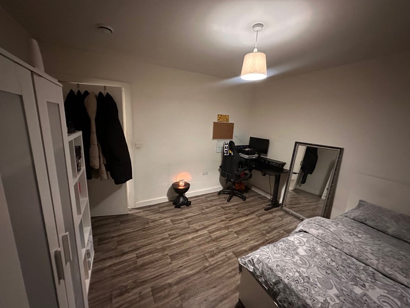Room Hanger Lane in Greater London