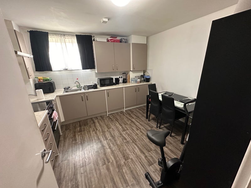 Room Hanger Lane in Greater London