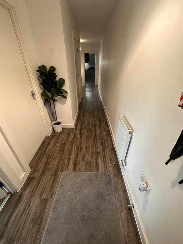 Room Hanger Lane in Greater London