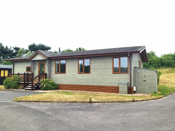 House Shorefield Road in New Forest
