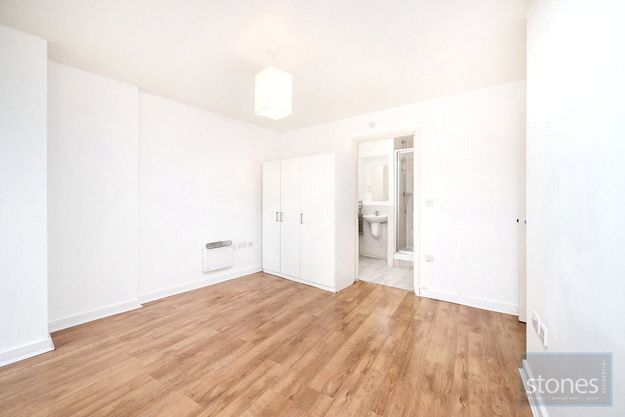 Flat Oakleigh Road South in Greater London