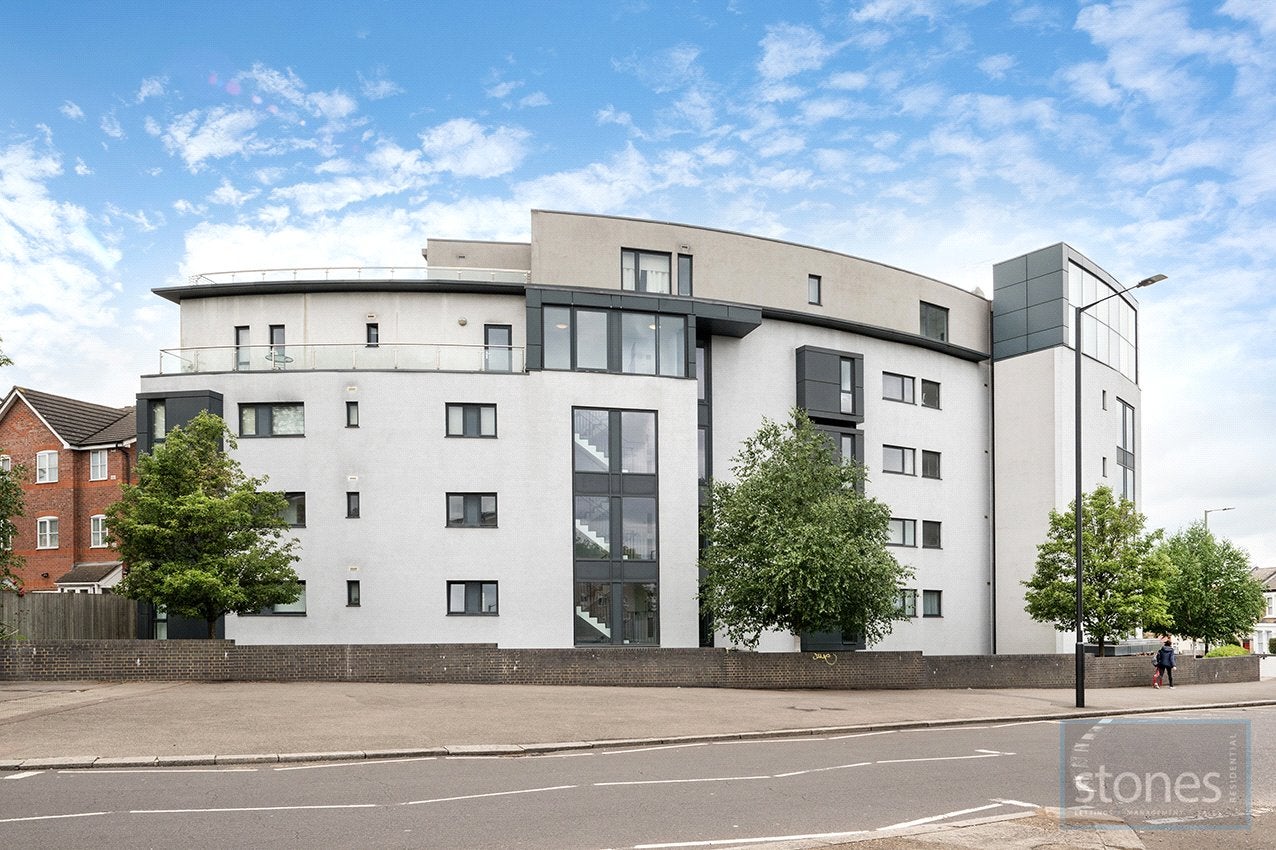 Flat Oakleigh Road South in Greater London
